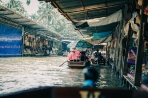 Using News Aggregators to Stay Ahead of Market Trends